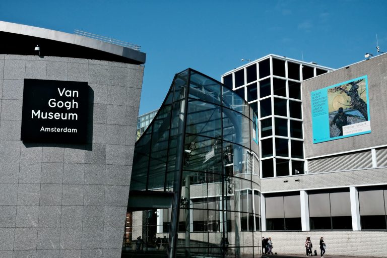 Guida al deposito bagagli del Museo Van Gogh 2024